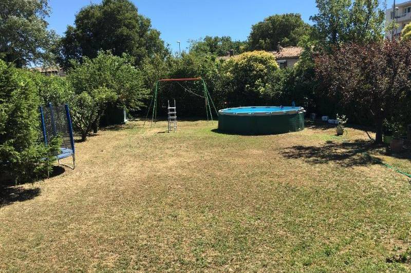 Maison avec jardin + garage  + climatisation  ...