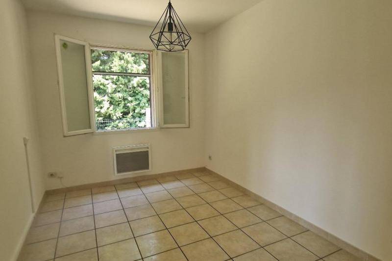 Appartement palin-pied - terrasse et cour - secteur  ...