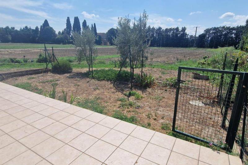 Appartement palin-pied - terrasse et cour - secteur  ...